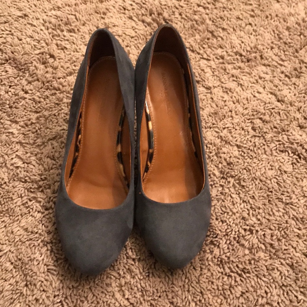 gray banana republic wedges